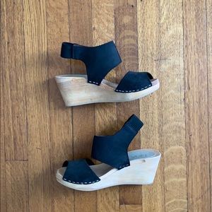 Platform Clog Sandals. Black. Size 5 or 6